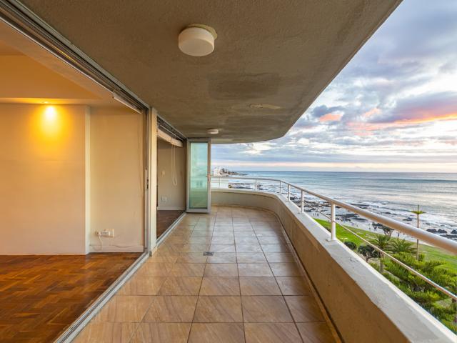 2 Bedroom Apartment To Let in Sea Point