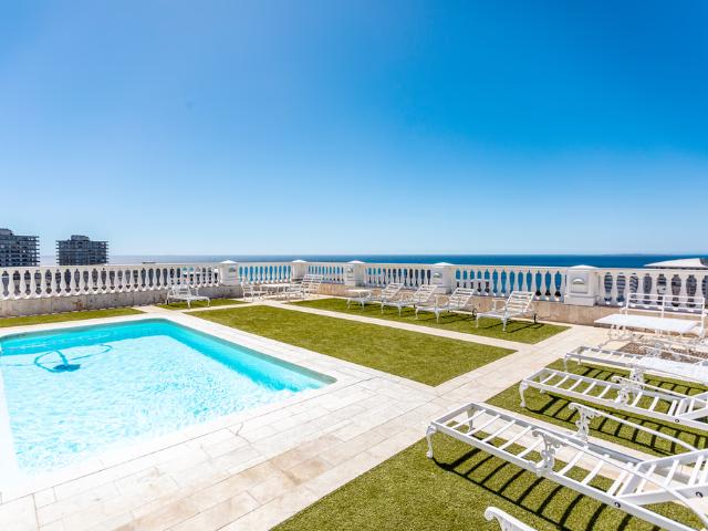 2 Bedroom Apartment To Let in Sea Point