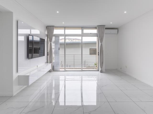 2 Bedroom Apartment To Let in Sea Point