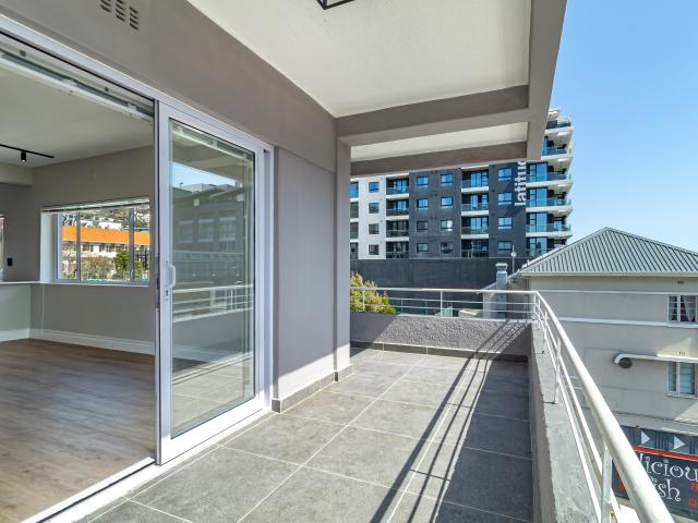 2 Bedroom Apartment To Let in Sea Point