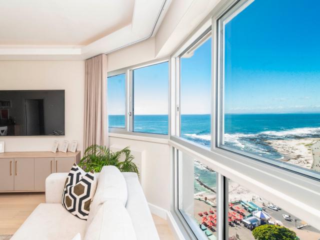 2 Bedroom Apartment To Let in Sea Point
