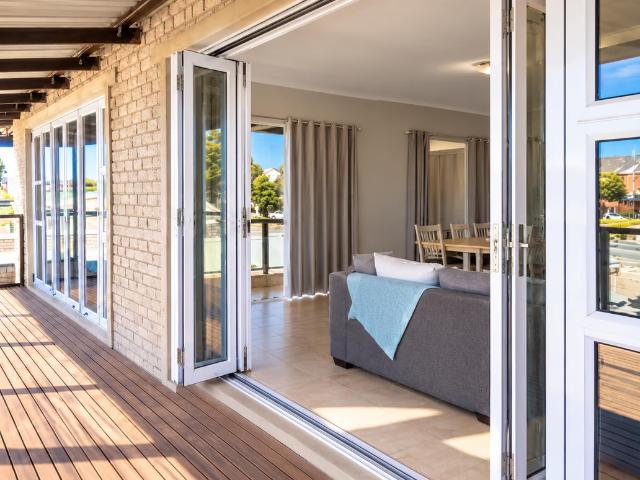 2 Bedroom Apartment To Let in Struisbaai