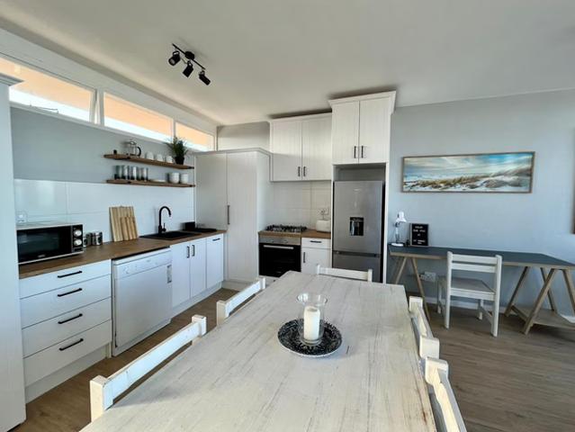 2 Bedroom Apartment To Let in Strand North