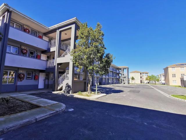 2 Bedroom Apartment To Let in Surrey Estate