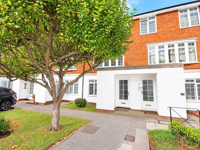 2 bedroom Apartment to let Lammas Court, Windsor, Berkshire, SL4