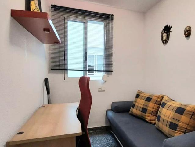 2 bedroom apartment to professionals for rent in Valencia
