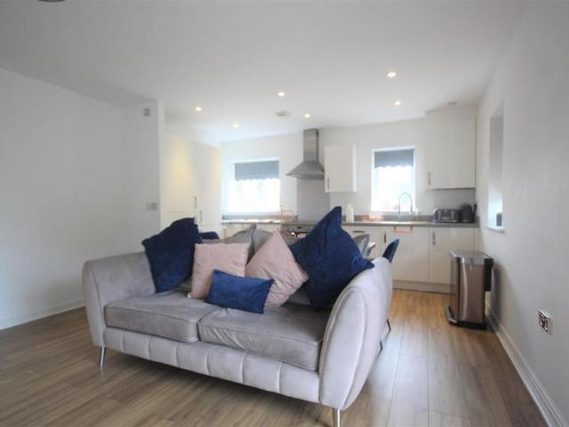 2 bedroom apartment to rent