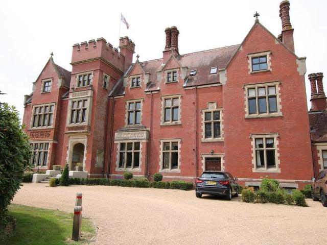 2 bedroom apartment to rent