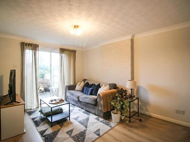 2 bedroom apartment to rent