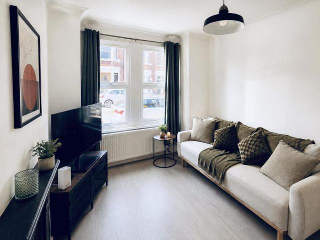 2 bedroom apartment to rent