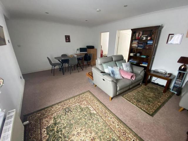 2 bedroom apartment to rent