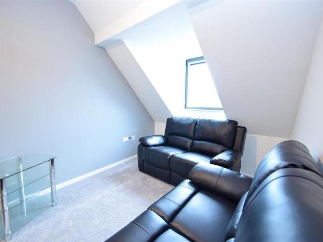 2 bedroom apartment to rent