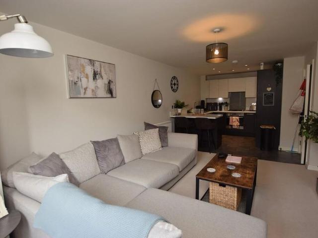 2 bedroom apartment to rent