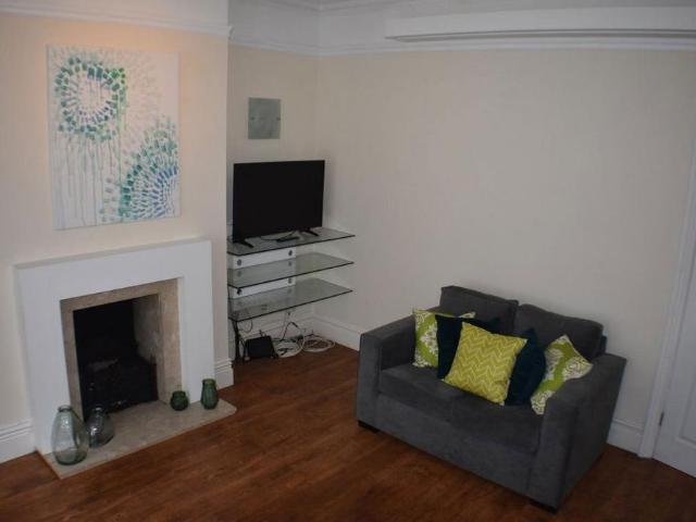 2 bedroom apartment to rent