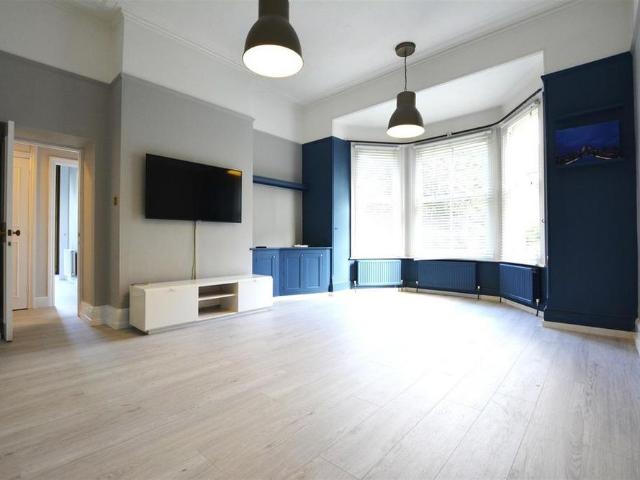 2 bedroom apartment to rent