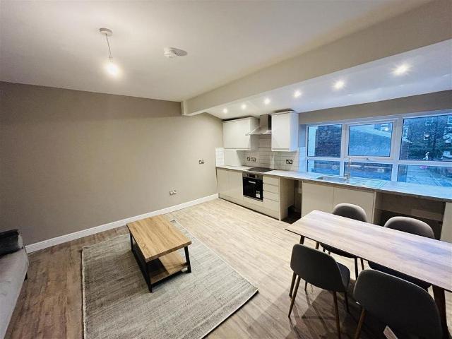 2 bedroom apartment to rent