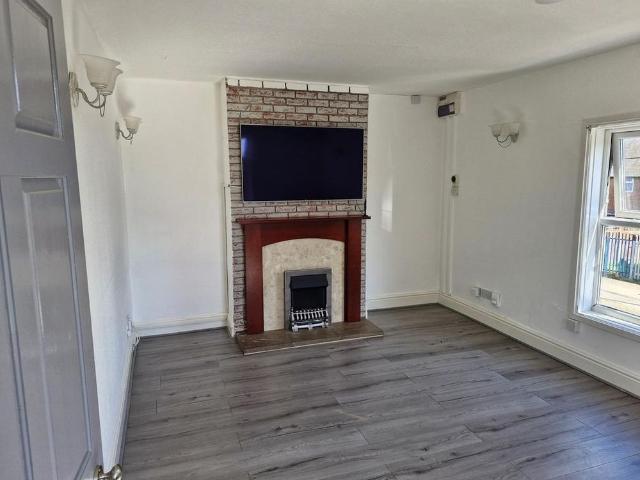 2 bedroom apartment to rent