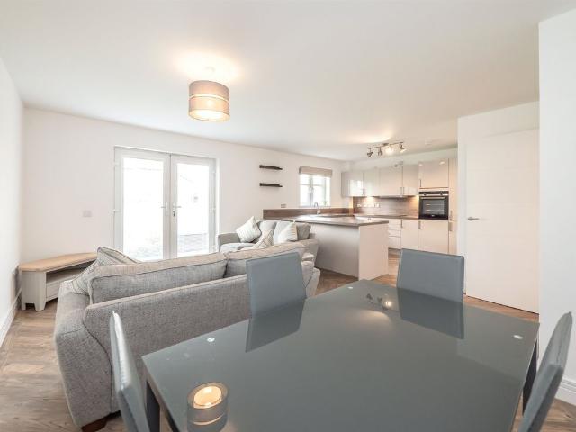 2 bedroom apartment to rent