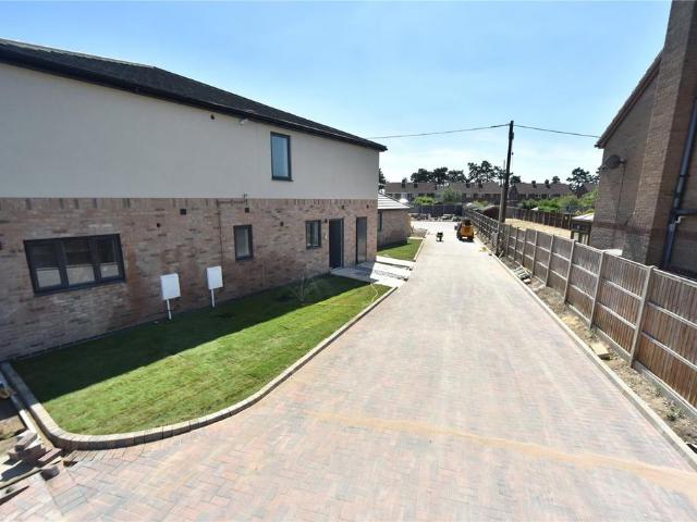 2 bedroom apartment to rent