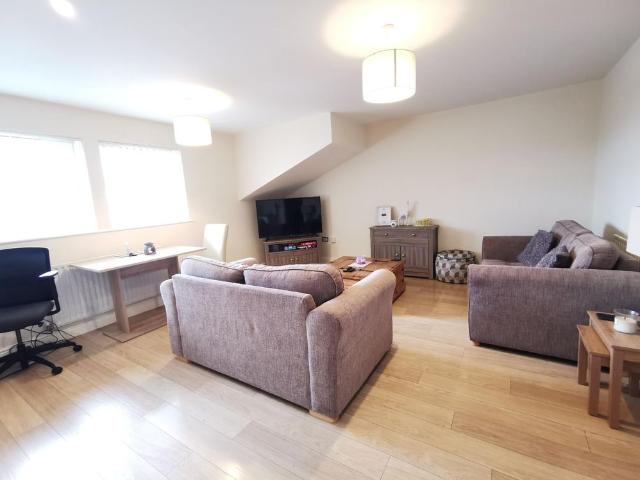2 bedroom apartment to rent
