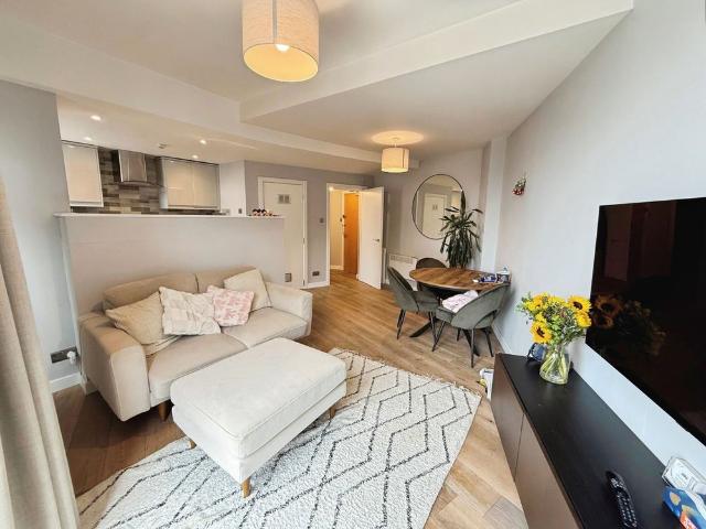 2 bedroom apartment to rent