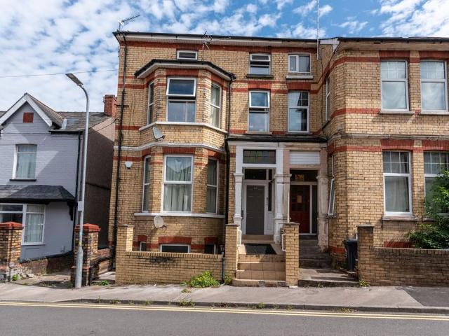 2 bedroom apartment to rent