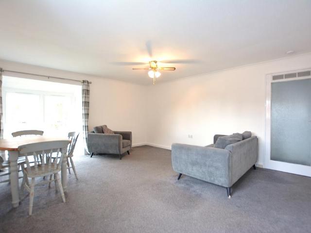 2 bedroom apartment to rent