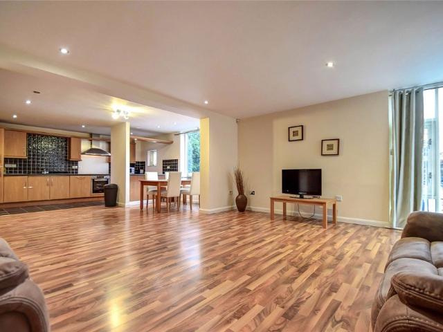 2 bedroom apartment to rent