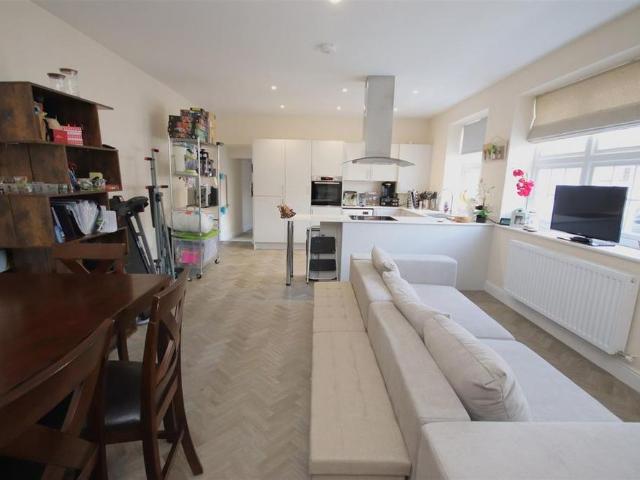 2 bedroom apartment to rent