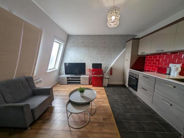 2 bedroom apartment to rent