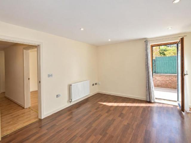 2 bedroom apartment to rent