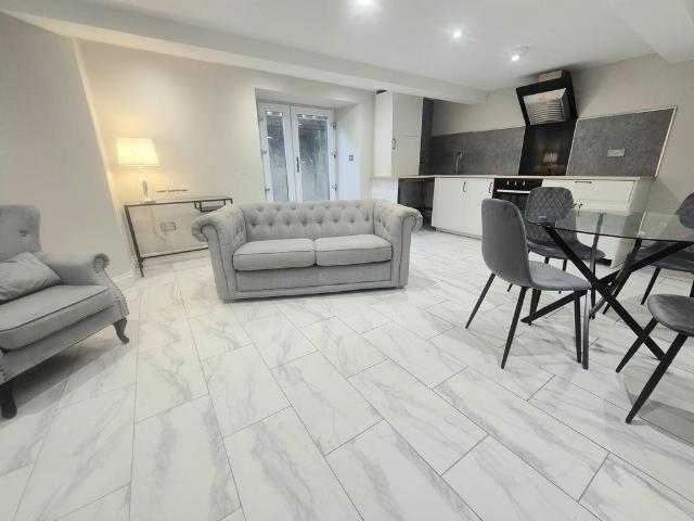 2 bedroom apartment to rent