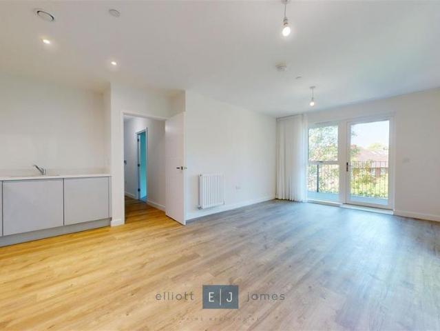 5 bedroom detached house to rent