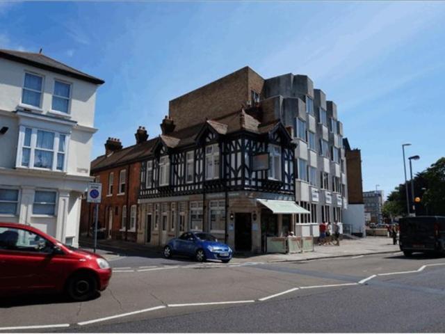 2 bedroom apartment to rent