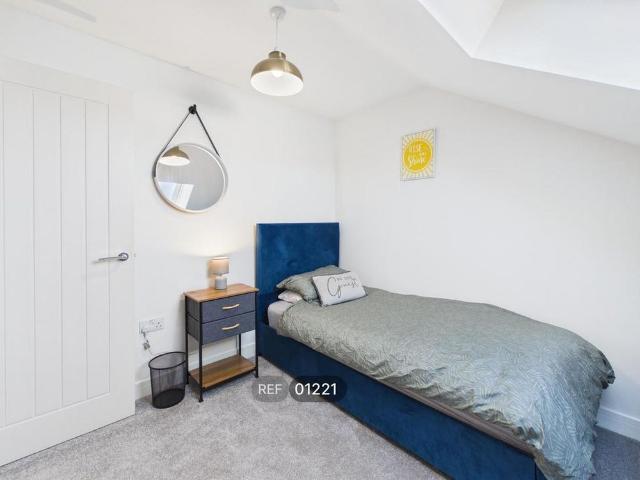 2 bedroom apartment to rent