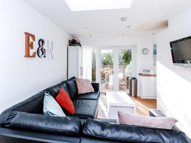 2 bedroom apartment to rent