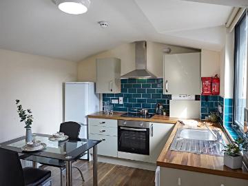 Leeds, West Yorkshire, North England - Equipped kitchen