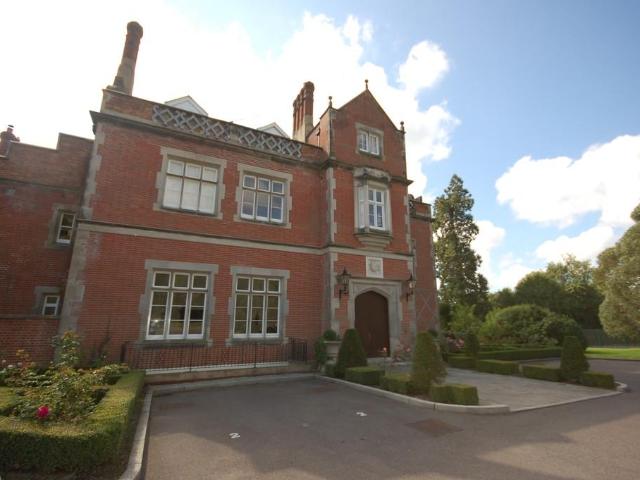 2 bedroom apartment to rent