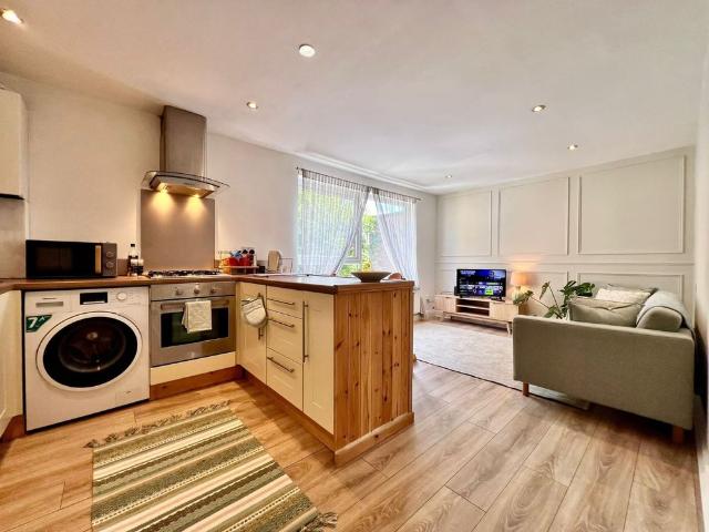 2 bedroom apartment to rent