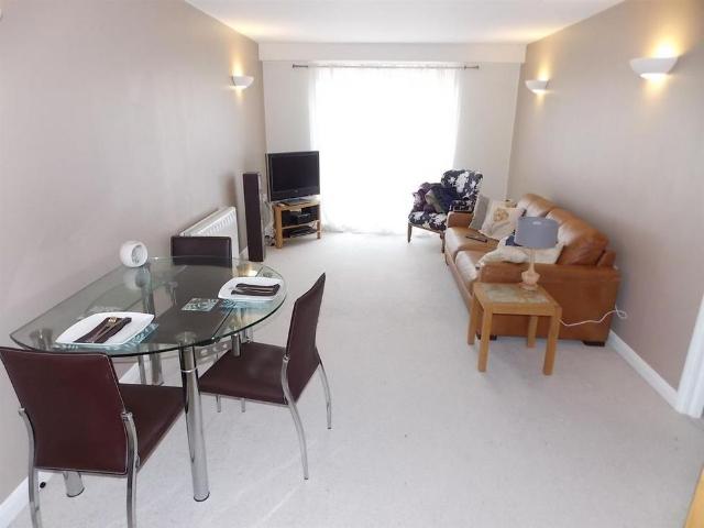 2 bedroom apartment to rent