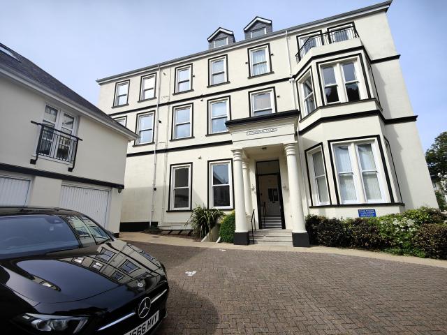2 bedroom apartment to rent