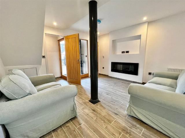2 bedroom apartment to rent