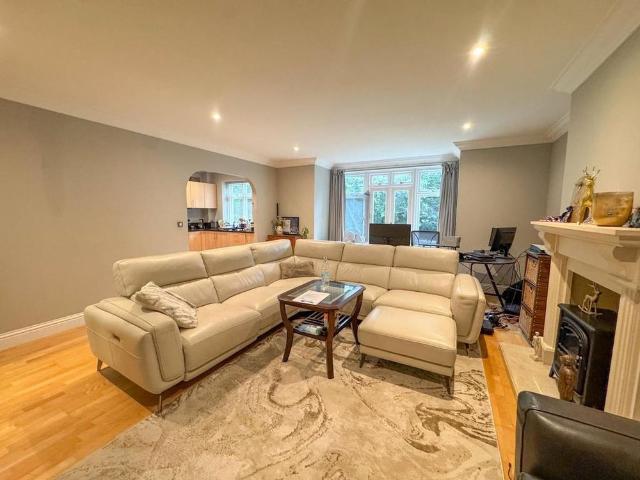 2 bedroom apartment to rent