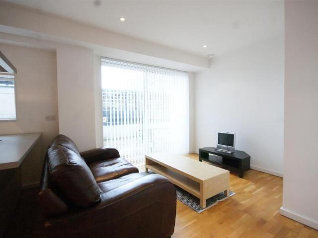 2 bedroom apartment to rent