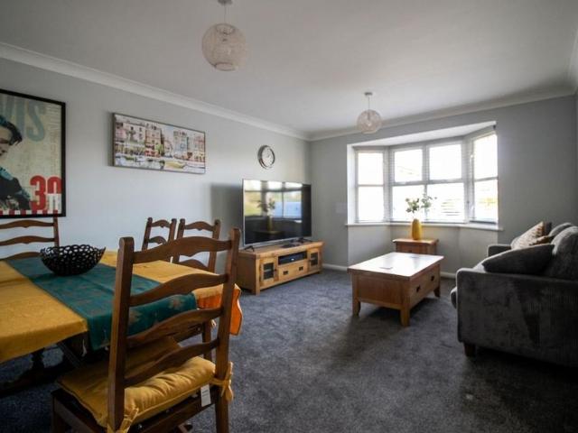 2 bedroom apartment to rent