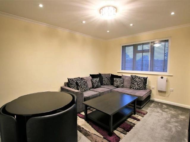 2 bedroom apartment to rent