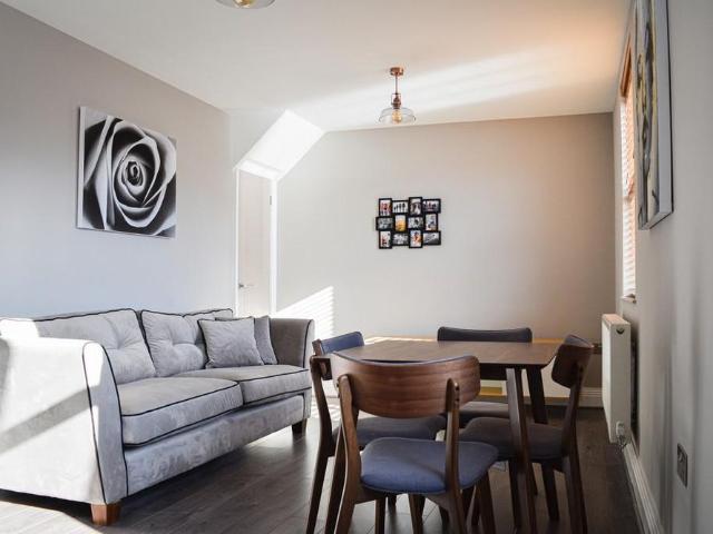 2 bedroom apartment to rent