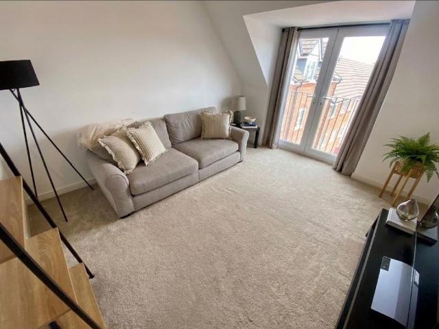 2 bedroom apartment to rent