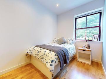 Leeds, West Yorkshire, North England - Equipped kitchen