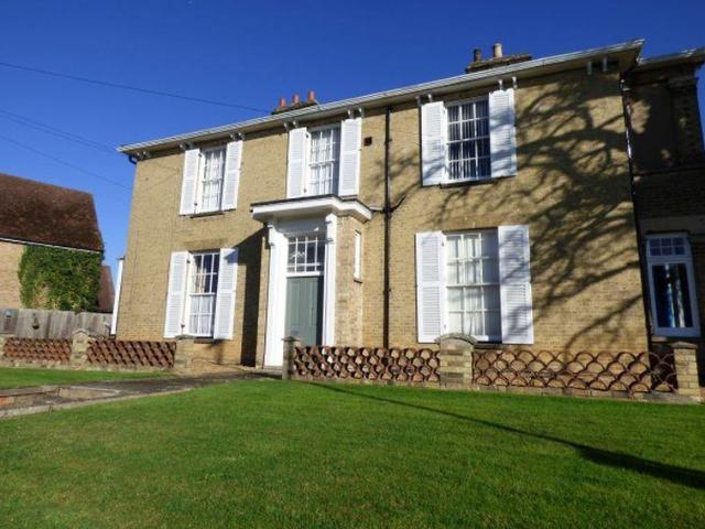 2 bedroom apartment to rent